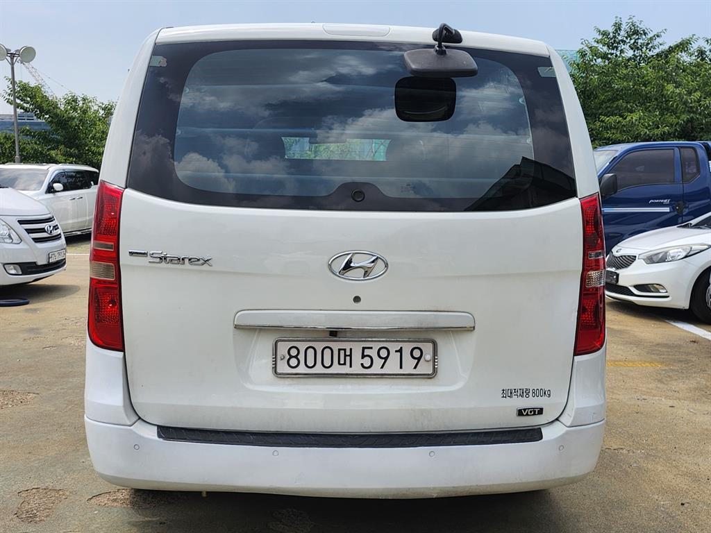 HYUNDAI Starex - Vista 4