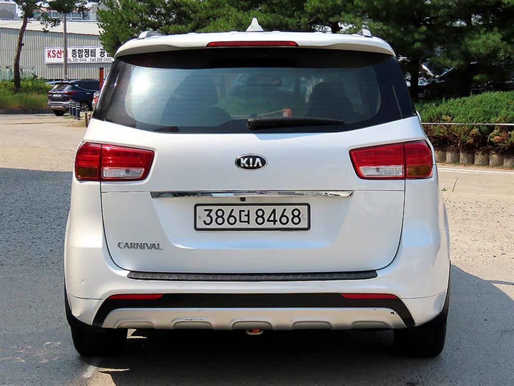 KIA Carnival - Vista 4