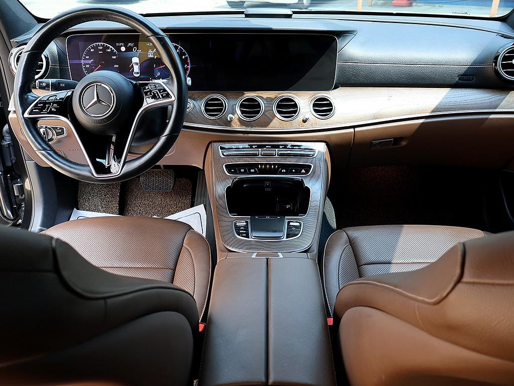 Mercedes Benz E class - Vista 5