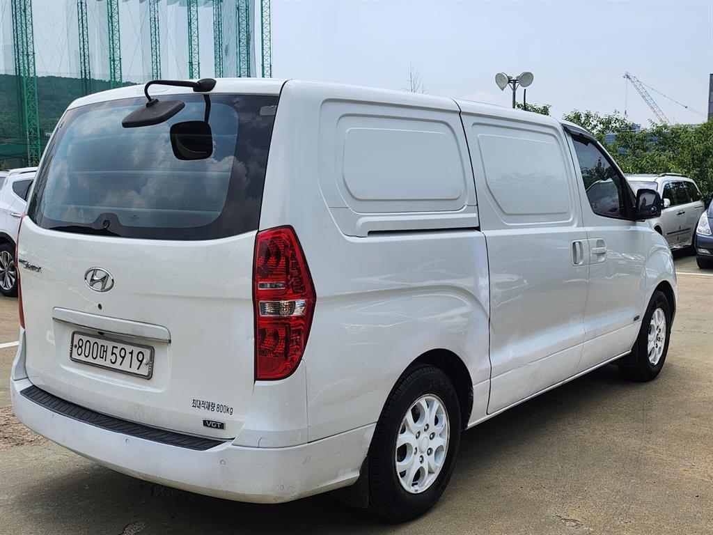 HYUNDAI Starex - Vista 5