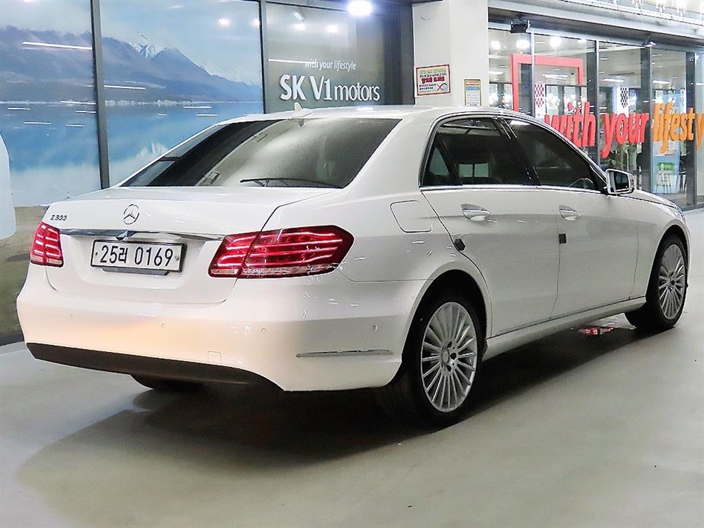Mercedes Benz E class - Vista 4
