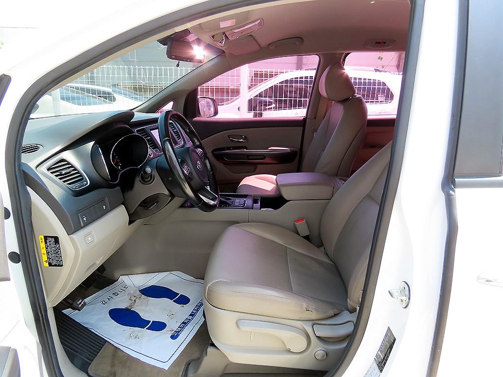 KIA Carnival - Vista 5