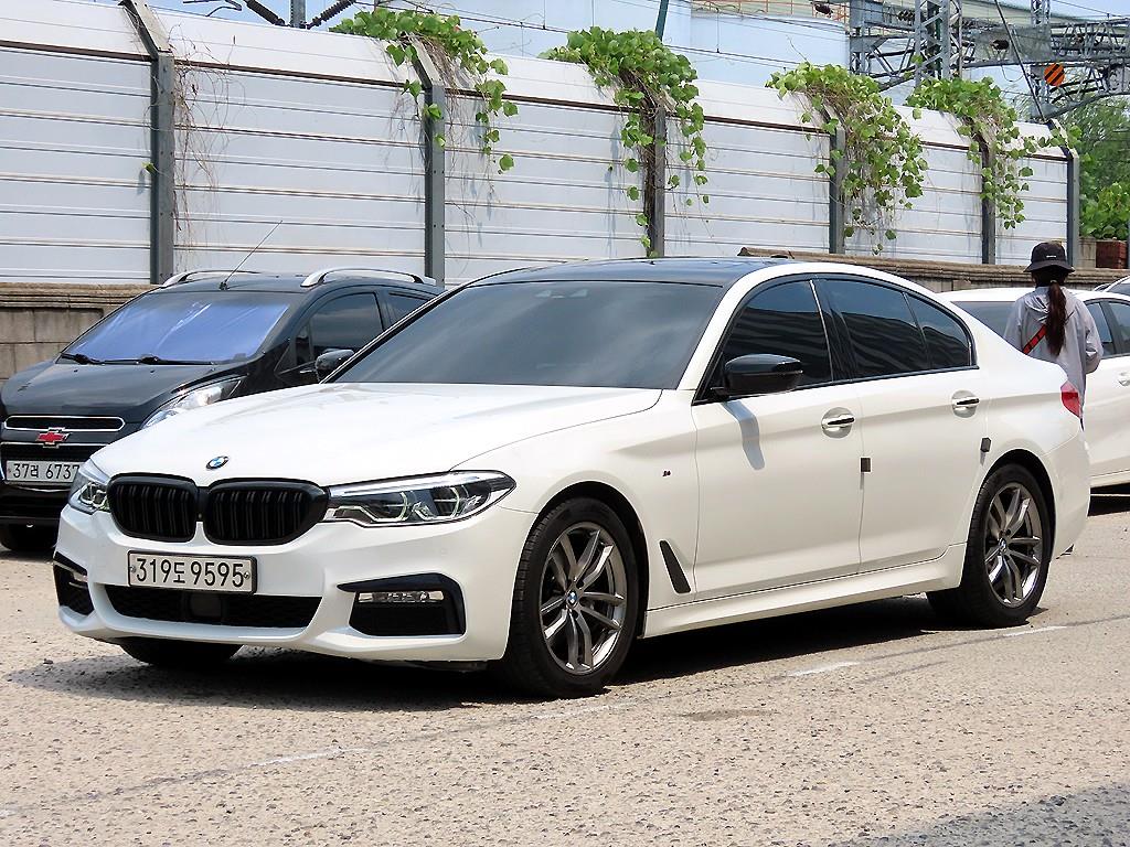 BMW 5시리즈 520d M 스포츠 플러스 사진 2/20