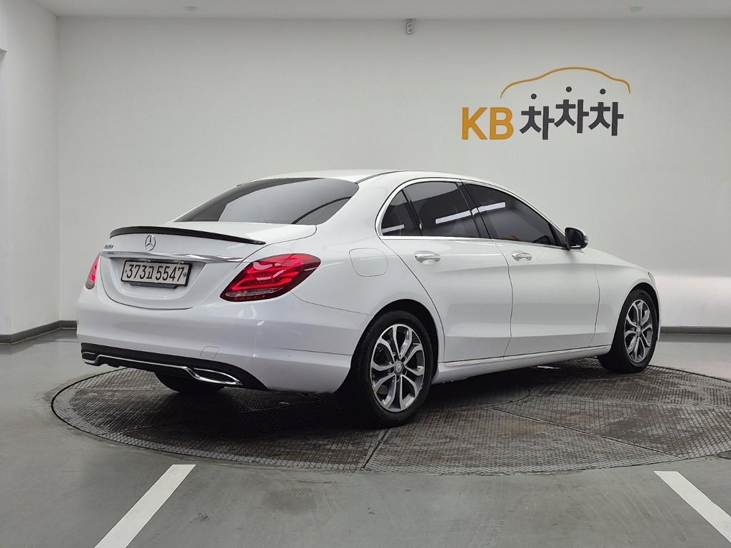 Mercedes Benz C Class - Vista 4