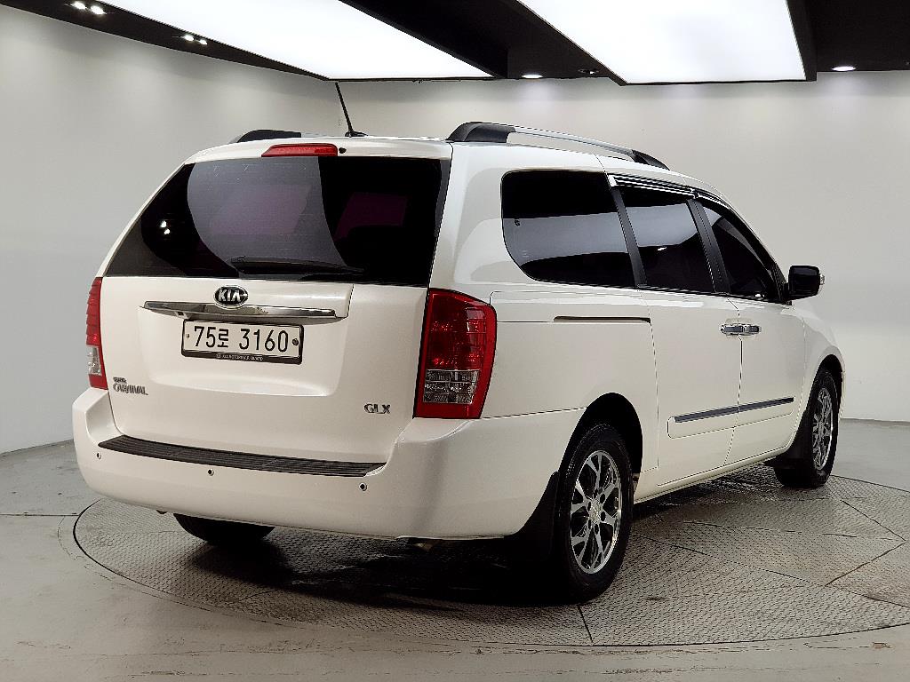 KIA Carnival - Vista 4