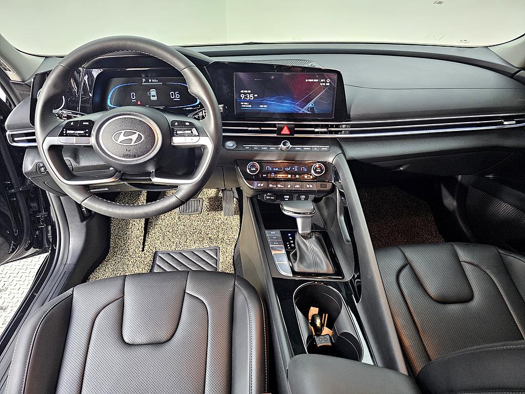HYUNDAI Avante - Vista 5