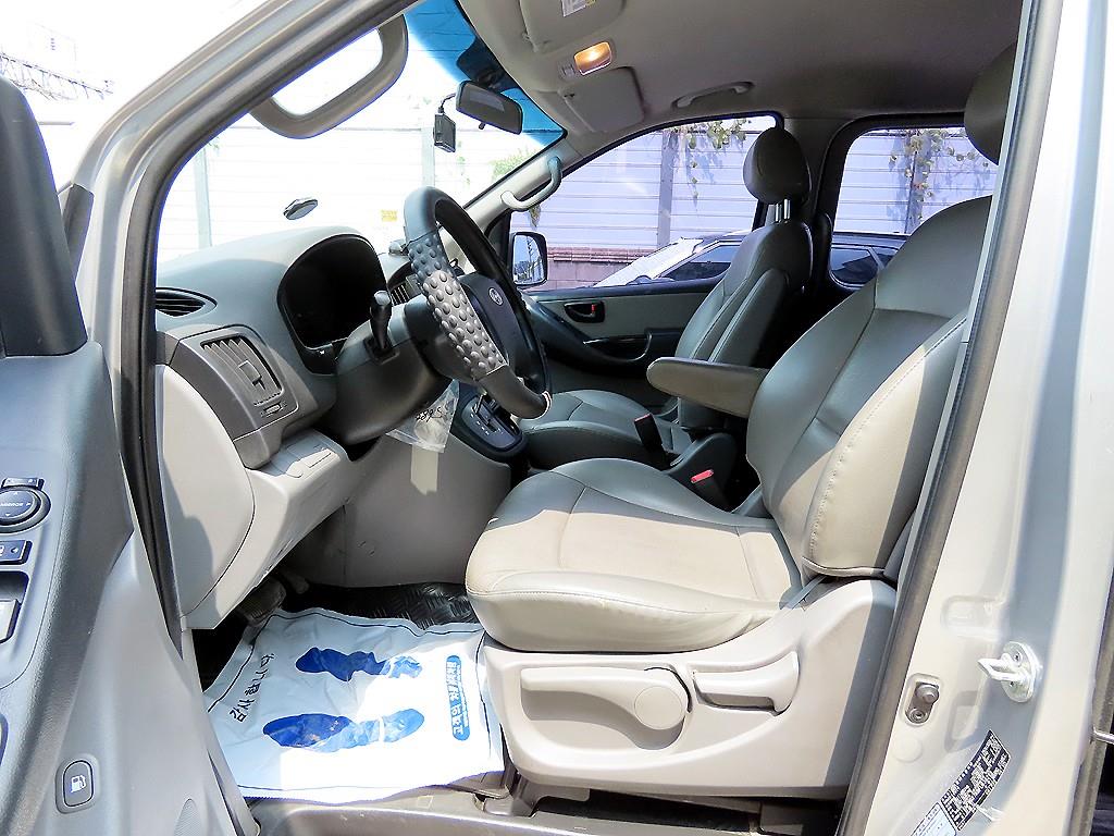 HYUNDAI Starex - Vista 5