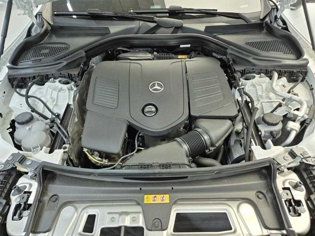 Mercedes Benz GLC Class - Vista 5