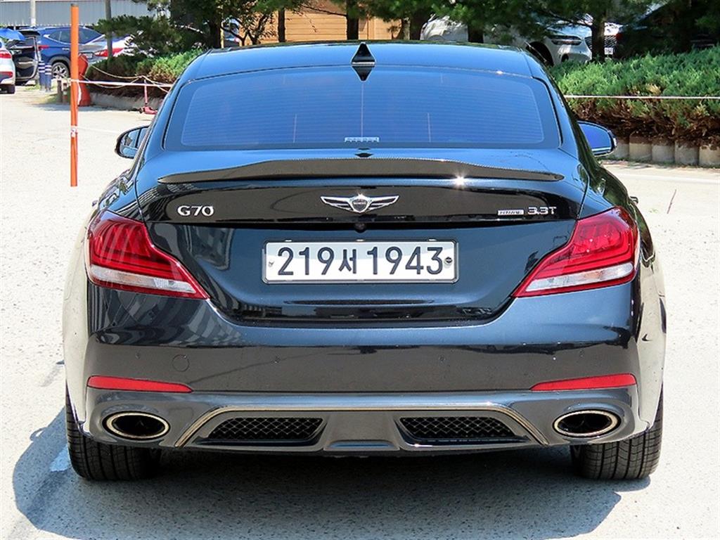 Genesis G70 - Vista 4