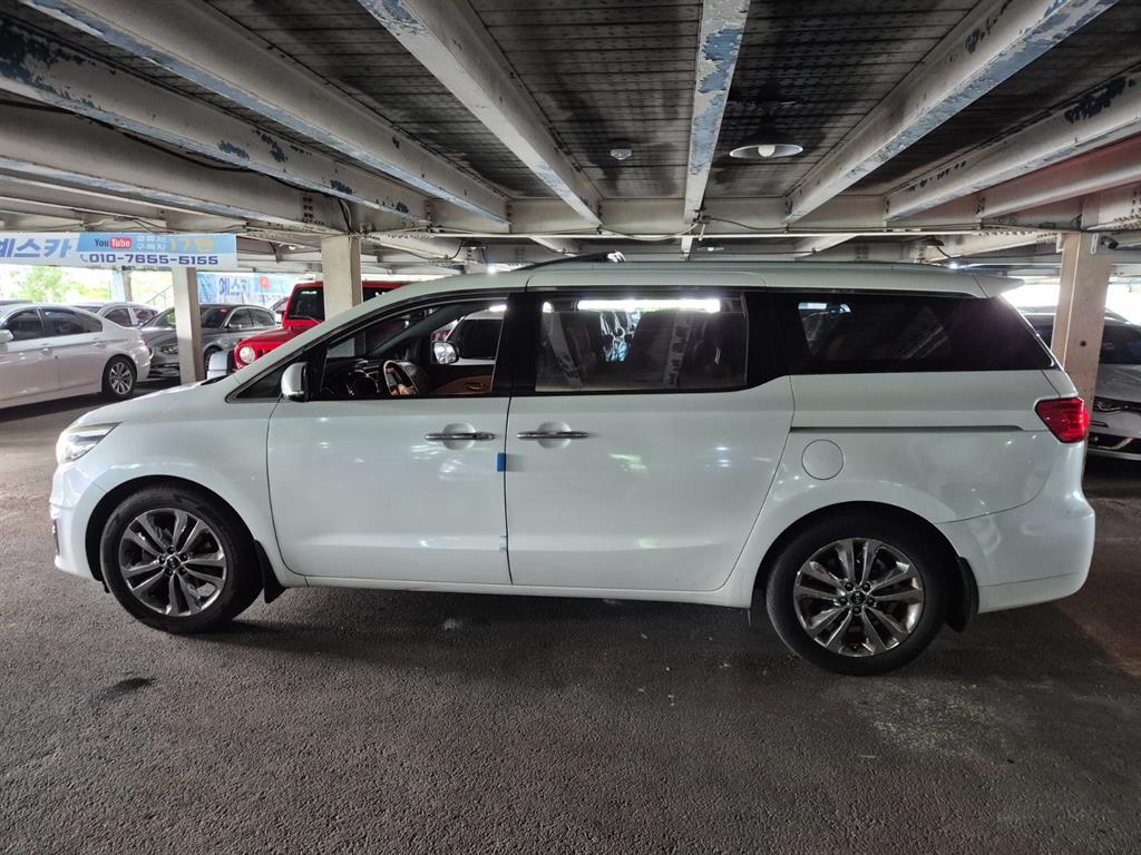 KIA Carnival - Vista 4