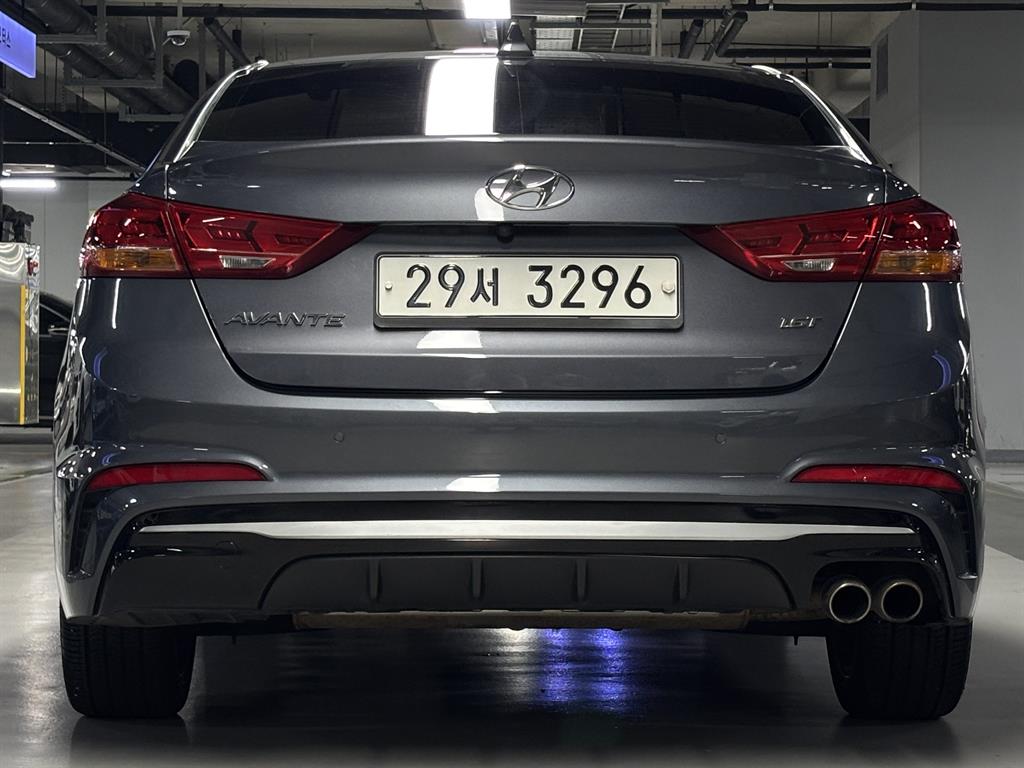 HYUNDAI Avante - Vista 5