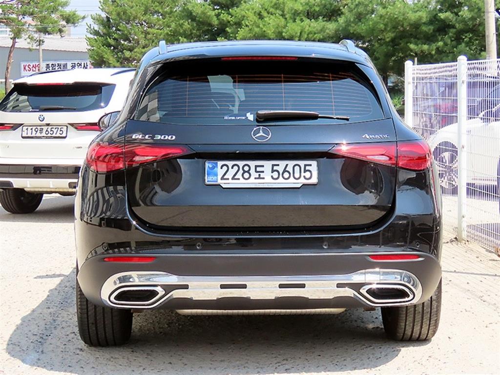 Mercedes Benz GLC Class - Vista 4
