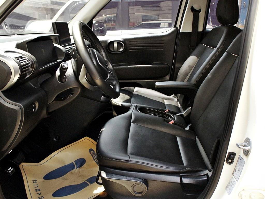 HYUNDAI Casper - Vista 5