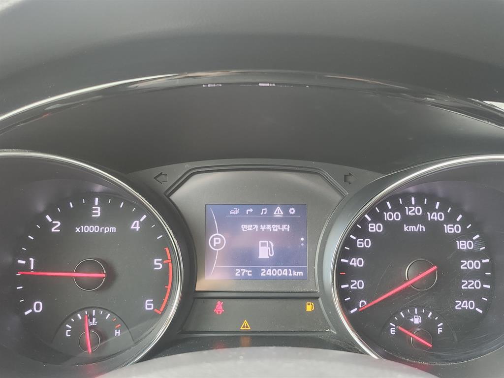 KIA Carnival - Vista 5