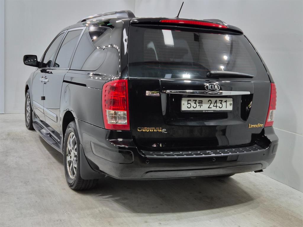 KIA Carnival - Vista 4