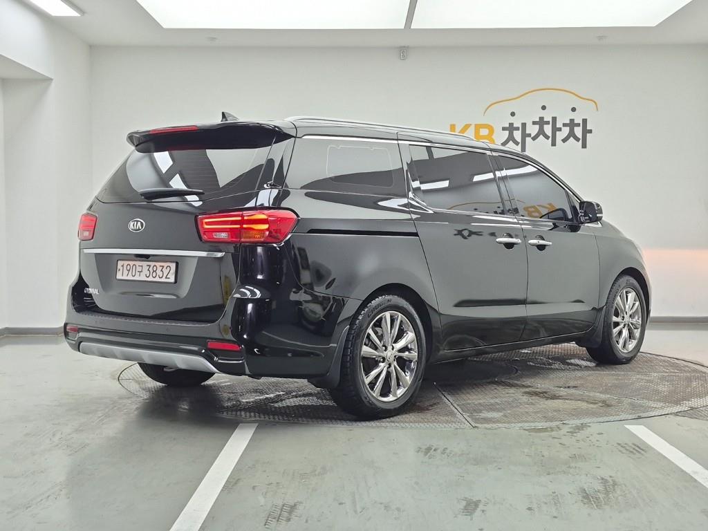 KIA Carnival - Vista 4