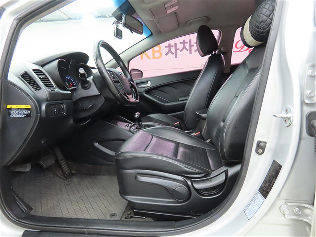 KIA K3 - Vista 5