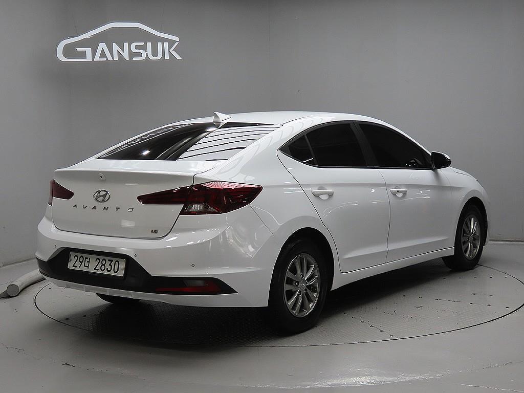 HYUNDAI Avante - Vista 4