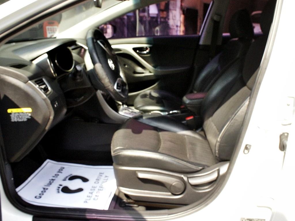HYUNDAI Avante - Vista 5