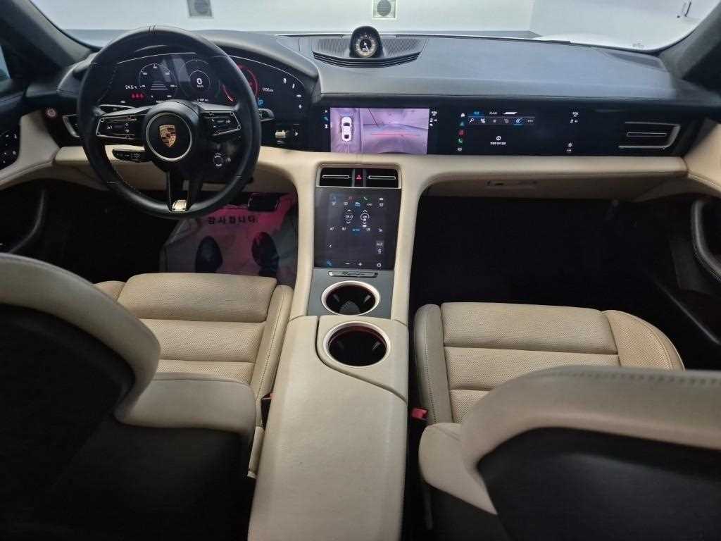 Porsche Taycan Turbo 7
