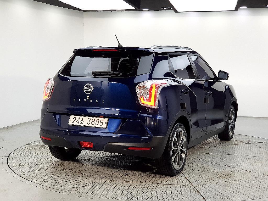 Ssangyong Tivoli - Vista 4