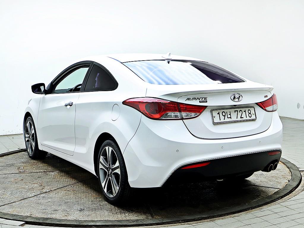 HYUNDAI Avante - Vista 4