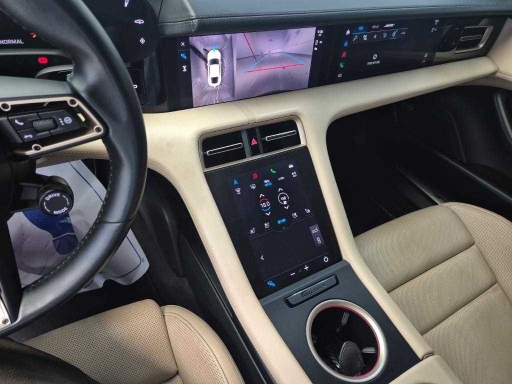 Porsche Taycan Turbo 10