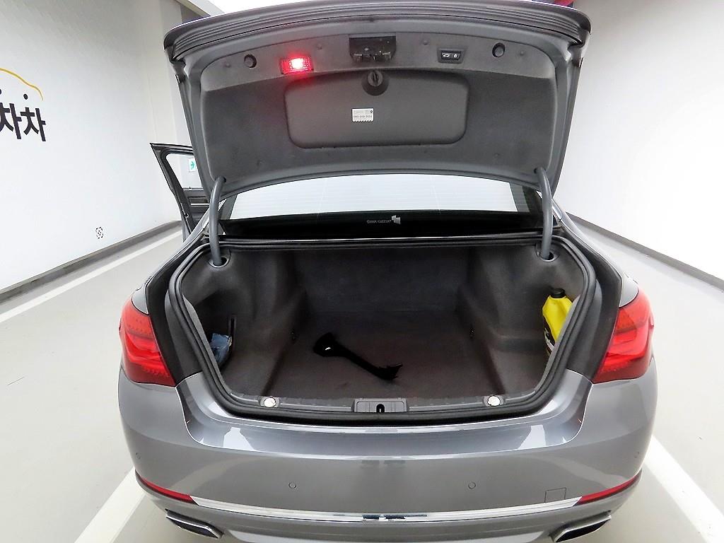 BMW 7 Series - Vista 5