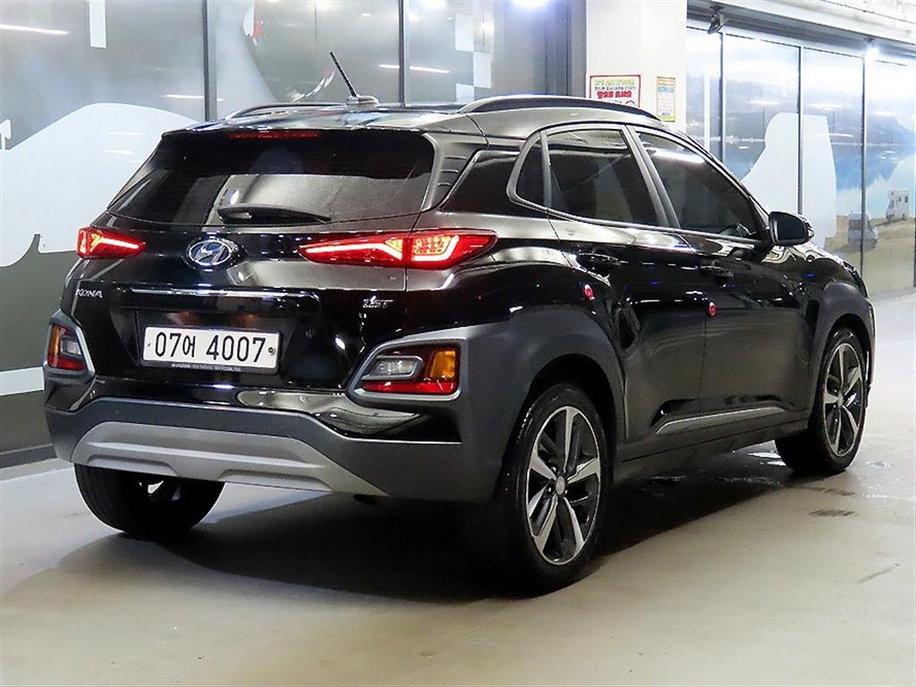 HYUNDAI Kona - Vista 4