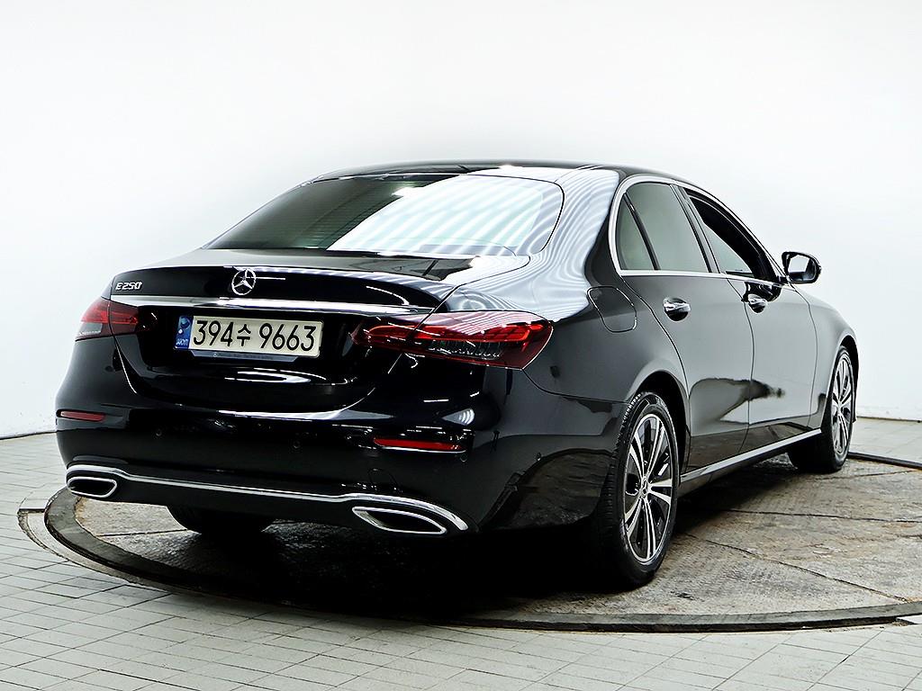 Mercedes Benz E class - Vista 4