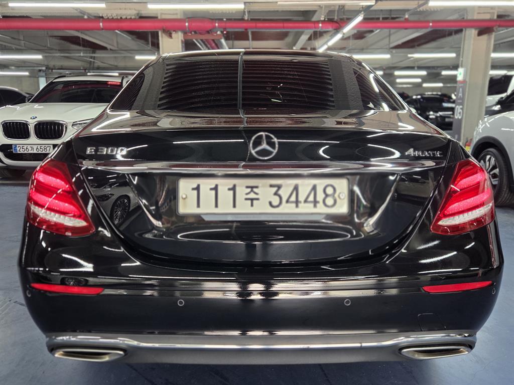 Mercedes Benz E class - Vista 5