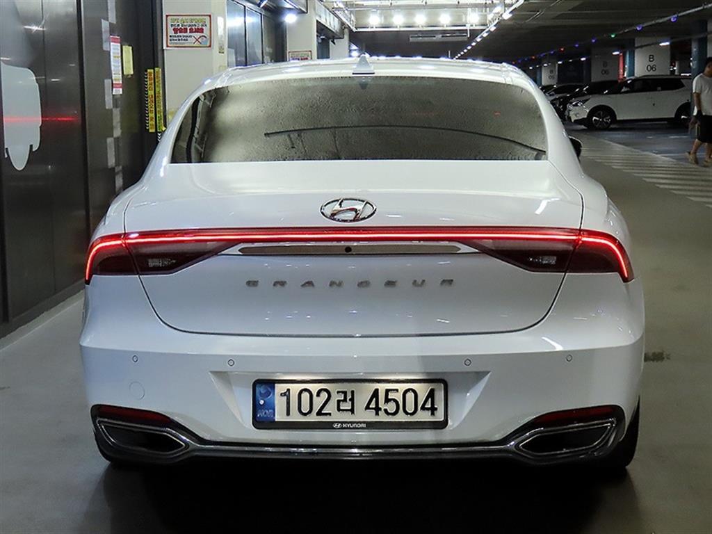 HYUNDAI Grandeur - Vista 5