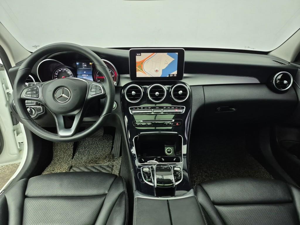Mercedes Benz C Class - Vista 5