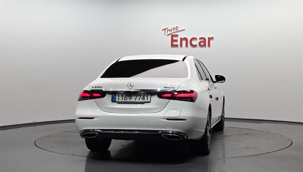 Mercedes Benz E class - Vista 4