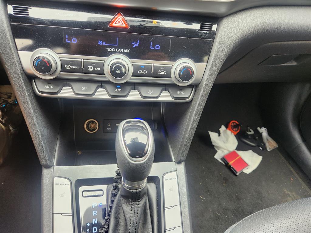 HYUNDAI Avante - Vista 5