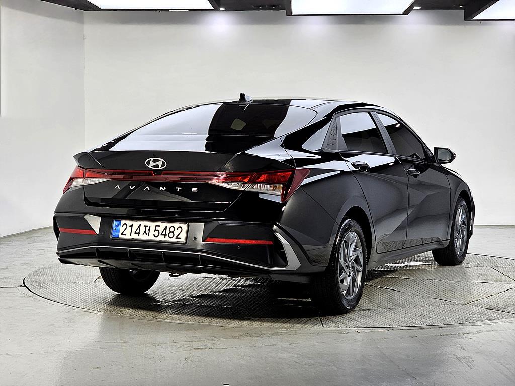 HYUNDAI Avante - Vista 4