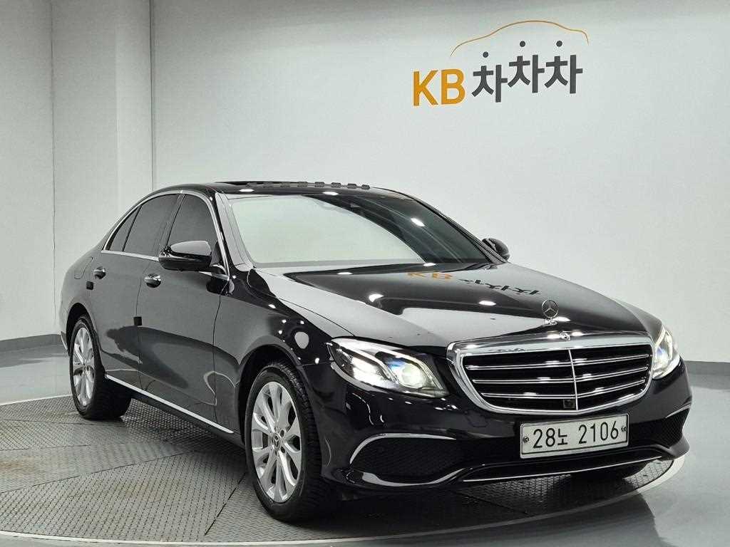 Mercedes Benz E class - Vista 4