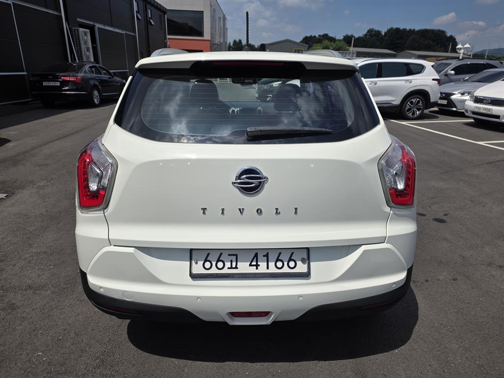 Ssangyong Tivoli - Vista 4