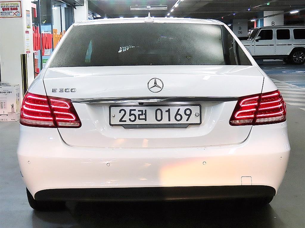 Mercedes Benz E class - Vista 5
