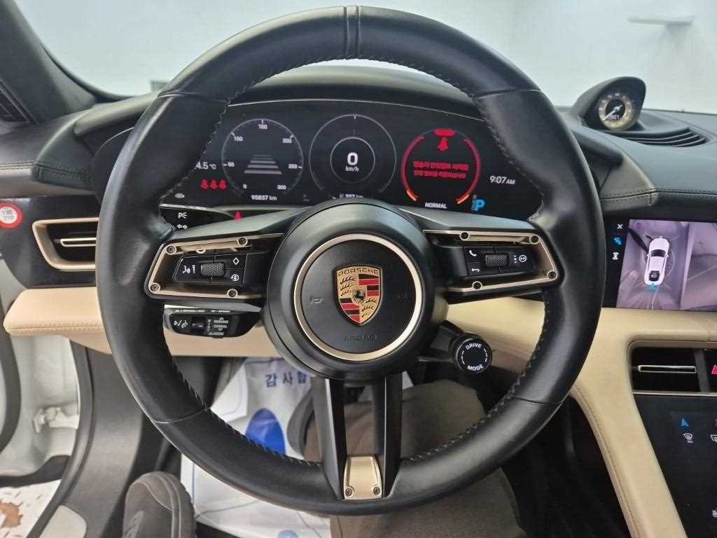 Porsche Taycan Turbo 9