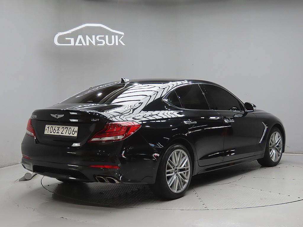 Genesis G70 - Vista 4