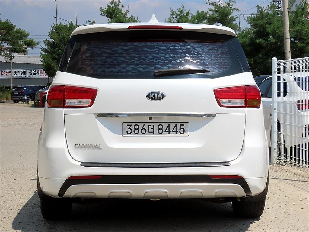 KIA Carnival - Vista 4