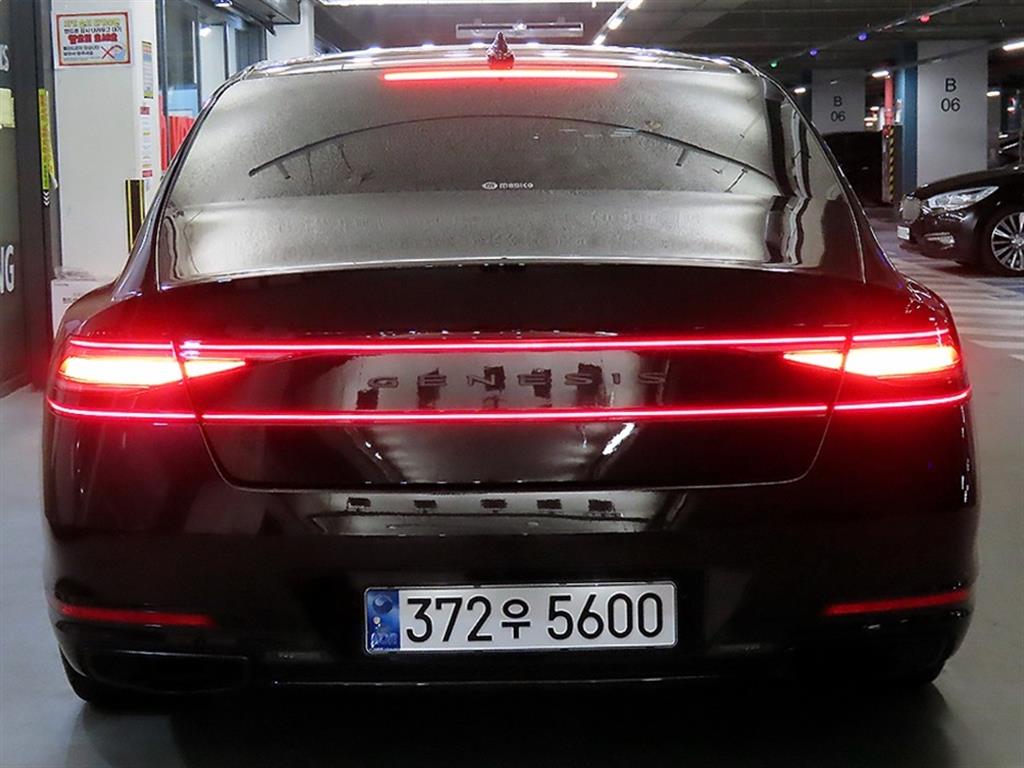 Genesis G90 - Vista 5
