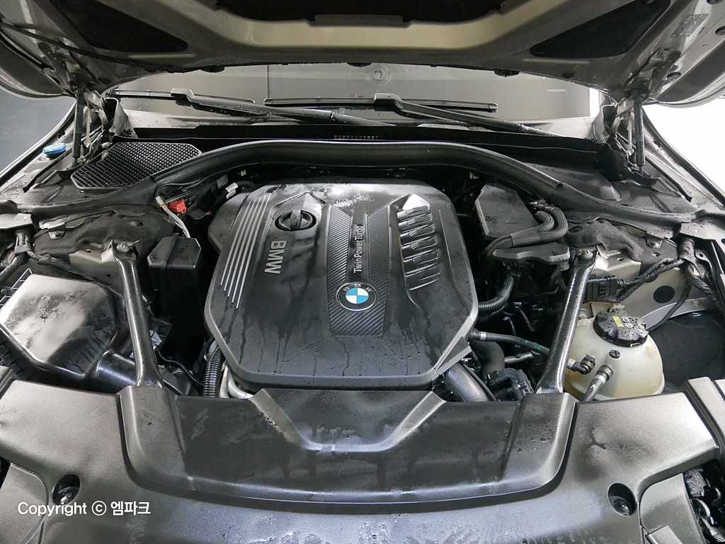 BMW 7 Series - Vista 5