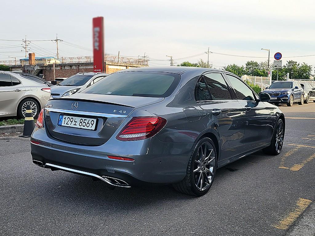 Mercedes Benz E class - Vista 4