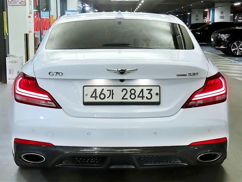 Genesis G70 - Vista 5
