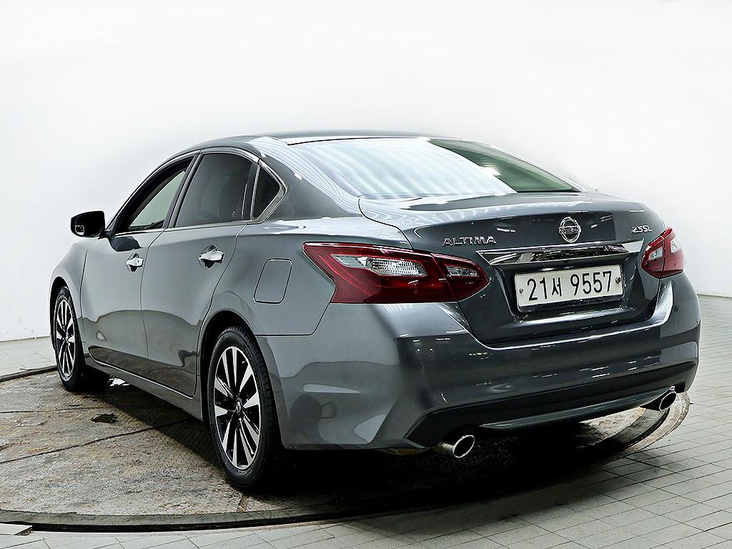 Nissan Altima - Vista 4