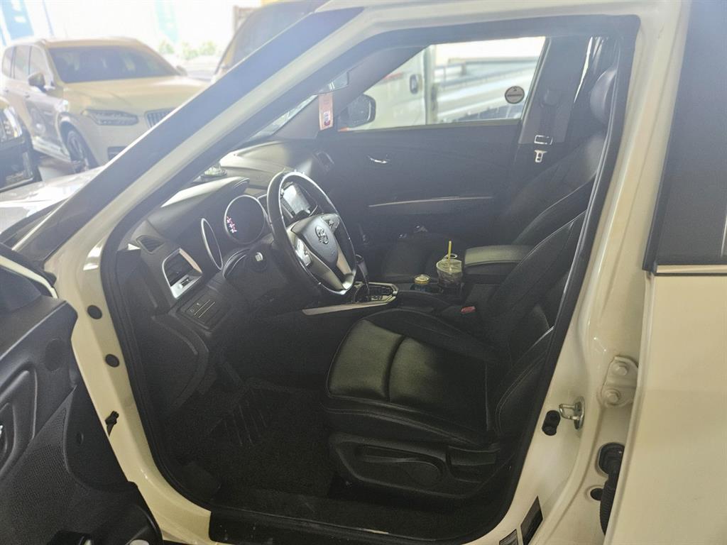 Ssangyong Tivoli - Vista 5