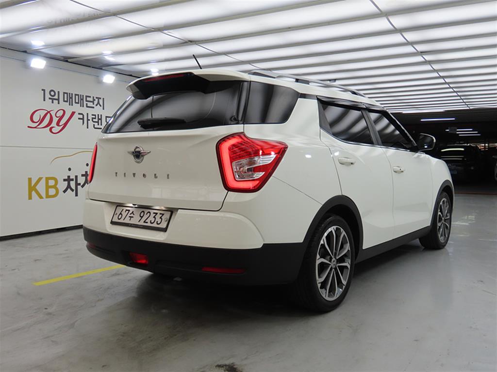 Ssangyong Tivoli - Vista 4