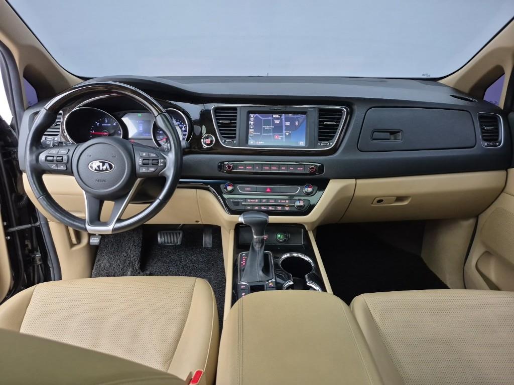 KIA Carnival - Vista 5